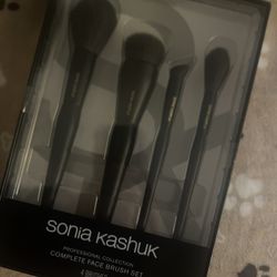 Selling Sonia Kashuk Brush Set $15