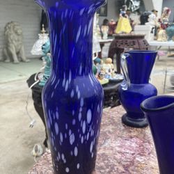 Beautiful Blue Vase With White Splashes