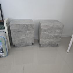 2 Nightstands 