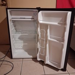 Igloo Mini Fridge
