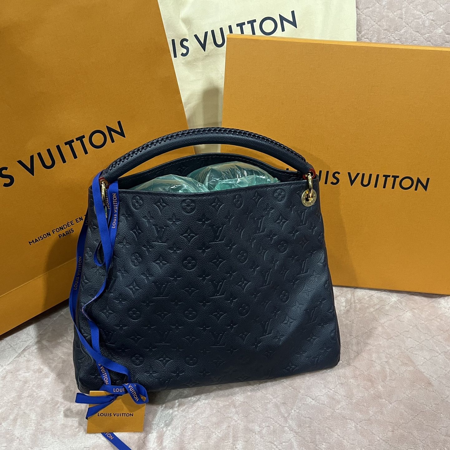 LE Louis Vuitton Navy Leather Artsy