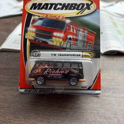 Matchbox #57 VW Transporter Speedy Delivery 2000