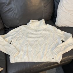 Juniors Turtleneck Cream Sweater, Size Large 