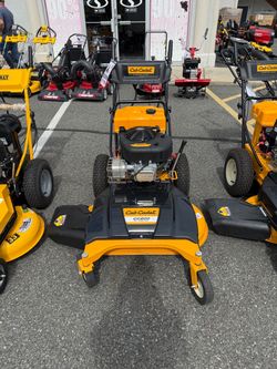 Brand New Cub Cadet CC800 CYCLOCUT WIDE AREA MOWER - 10.5 HP and 33in deck