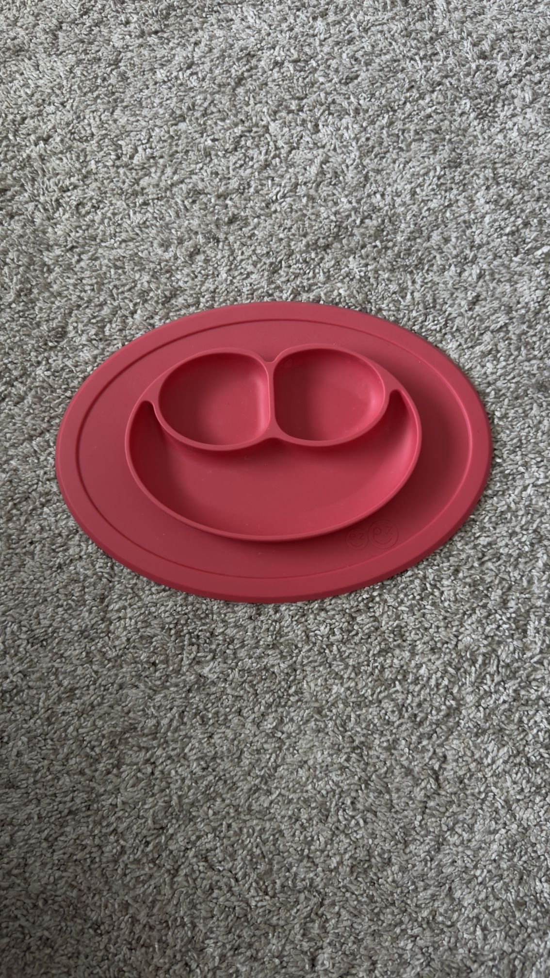 EZPZ Original Mini Mat coral / placemat + plate with suction in one