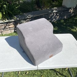 Brand New Eheyciga Pet Two Step 12” High