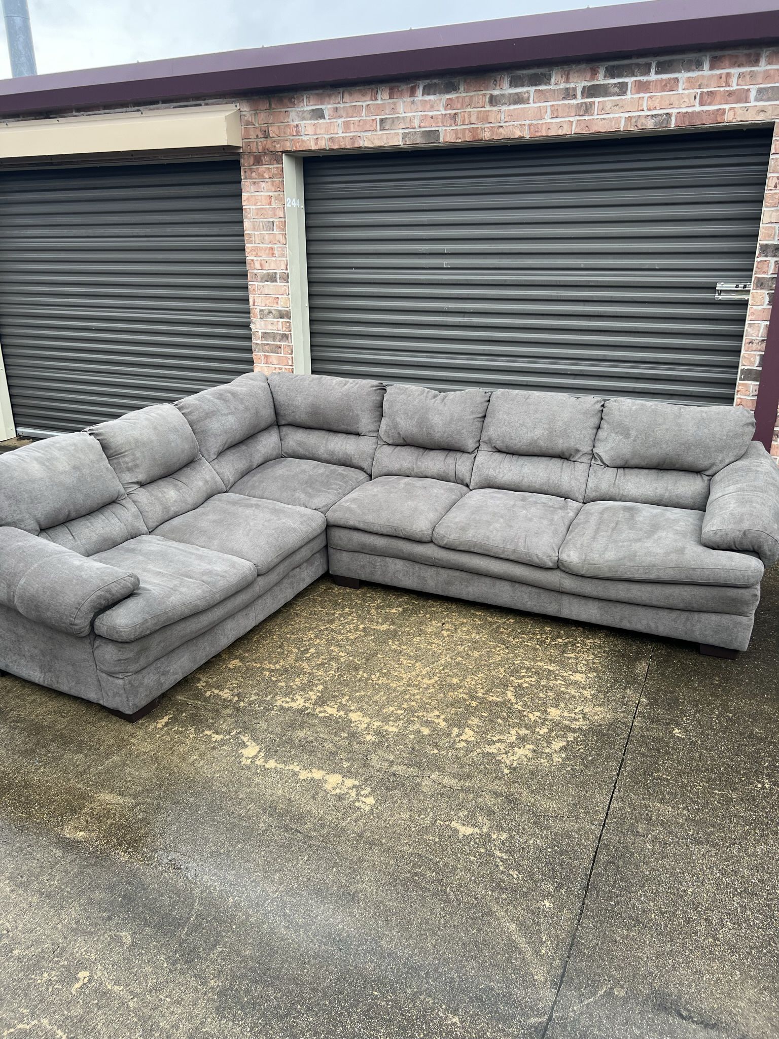 Sectional Couch *DELIVERY AVAILABLE*