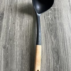 Ladle $2/hanger Hook $1/ Rice Cooker $5