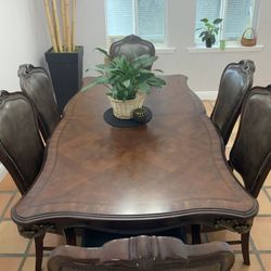 8 Person Huge Expandable Dining Room Table (additional leaf & 2 extra chairs are not pictured but they are included in sale)