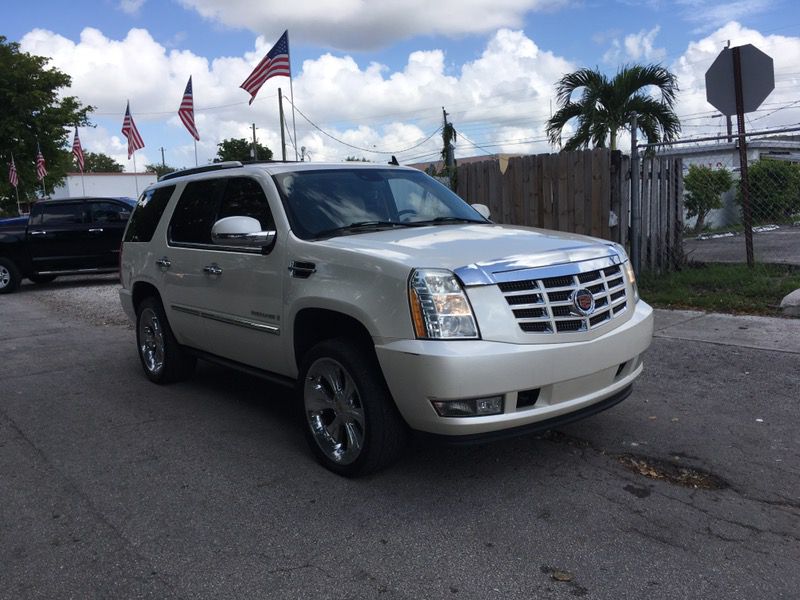 Cadillac Escalade 2007 clean title perfect condition $3500 Down Payment $10498 finance bank