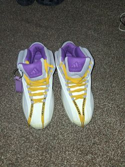Men's 8.5 yeezy  adidas