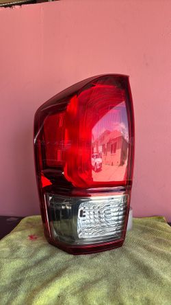 2016 2017 Toyota Tacoma Driver Lh Incandescent Outer Tail Light OEM