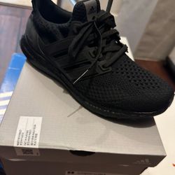 Women Adidas ultraboost 7 1/2 