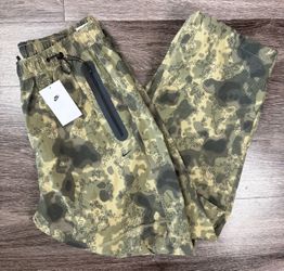 Nike Tech Dri-FIT Woven Camo Oversized Fit Green Pants Men's size M HV097-210