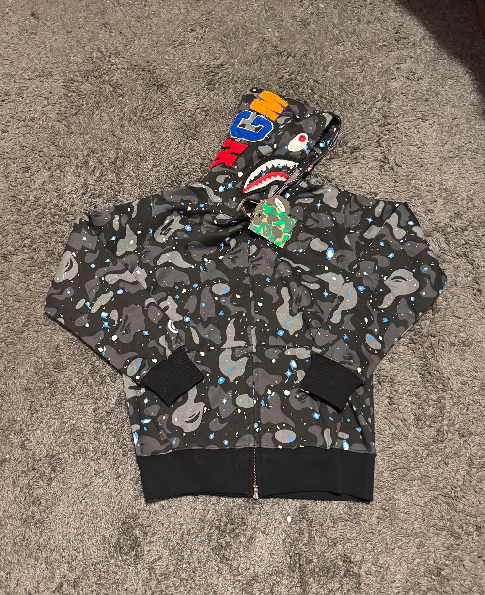 Bape Hoodie / BRAND NEW