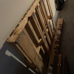 Wood pallet
