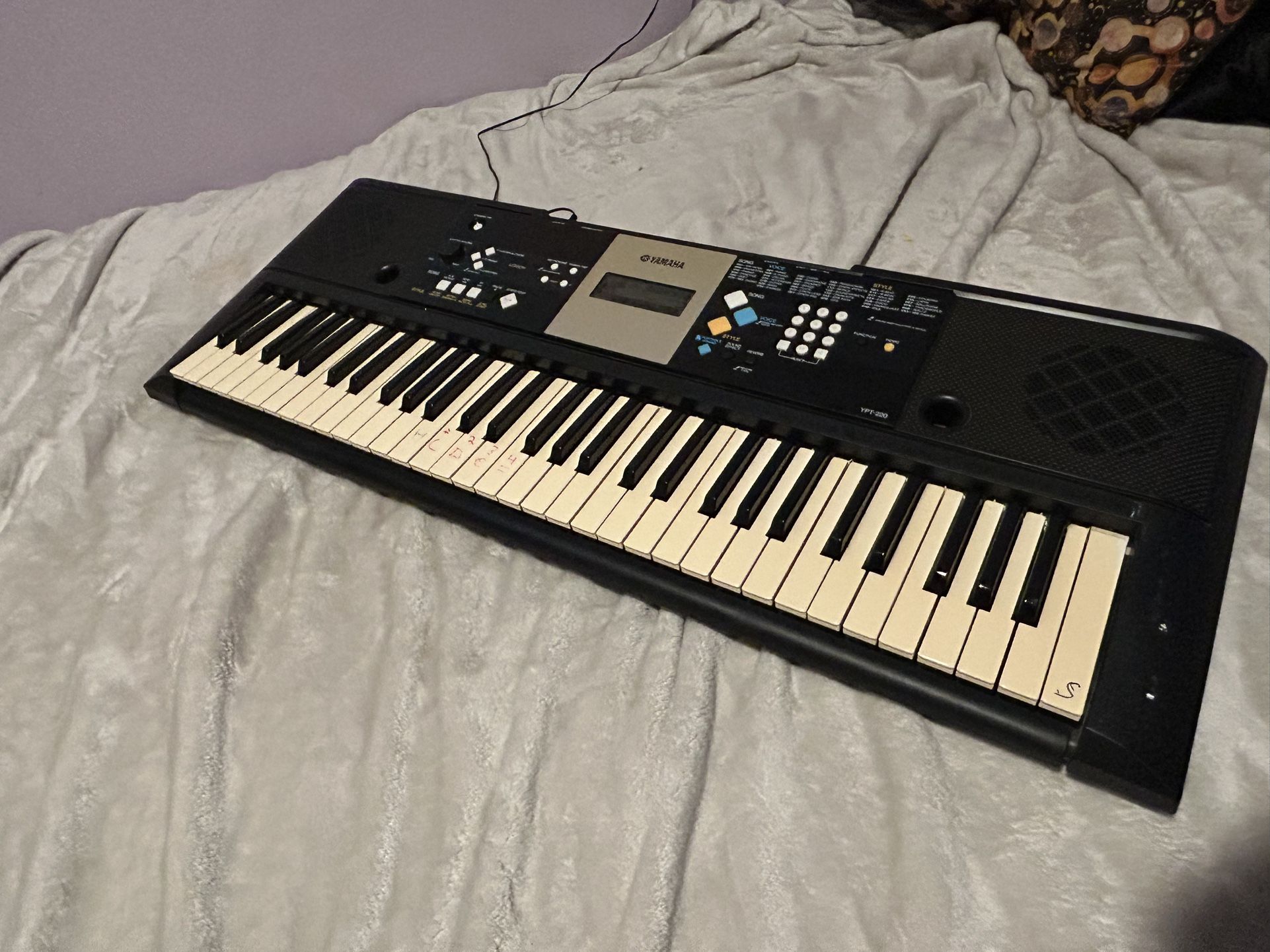 Yamaha YPT-220 Keyboard Piano 