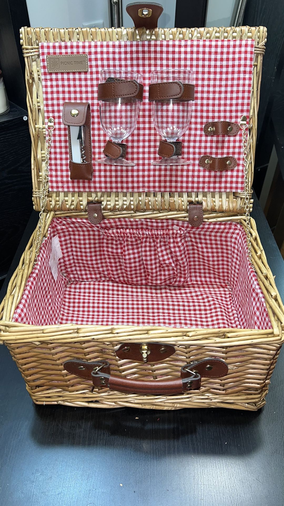 $25 Picnic Basket /william Sonoma