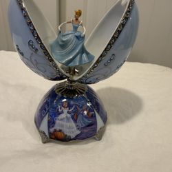 Disney Elegant Cinderella Heirloom Porcelain Egg