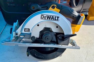 DeWALT 20V MAX Cordless 6-1/2 inch Circular Saw  (TOOL ONLY)