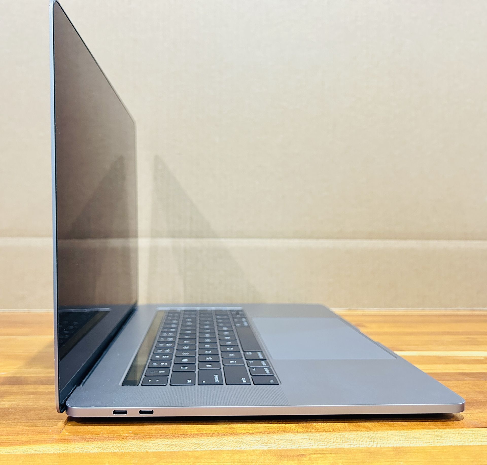 2016 MacBook Pro 15 inch Retina i7 | 16GB | 500GB | All Things 
