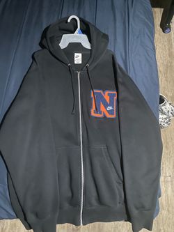 Men’s Nike sweatshirt