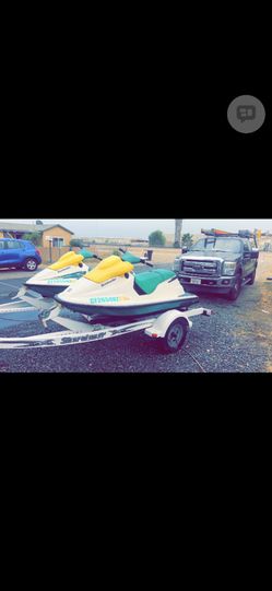 Bombadeers jet skis