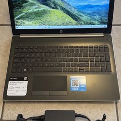 HP 15-DB0031NR 4GB RAM 1TB HDD Laptop W Power Adapter No Password Tested