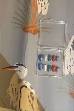 Press on nails