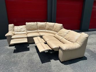 NATUZZI EDITIONS SECTIONAL COUCH RECLINER / LEATHER BEIGE/ IN GREAT CONDITION/ DELIVERY NEGOTIABLE