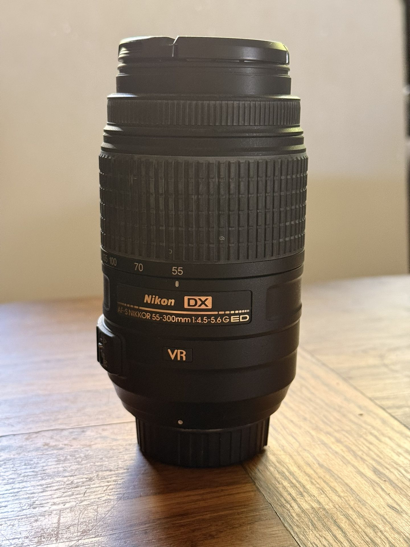 Nikon AF-S DX NIKKOR 55-300mm f/4.5-5.6G ED Vibration Reduction Zoom Lens with Auto Focus for Nikon DSLR