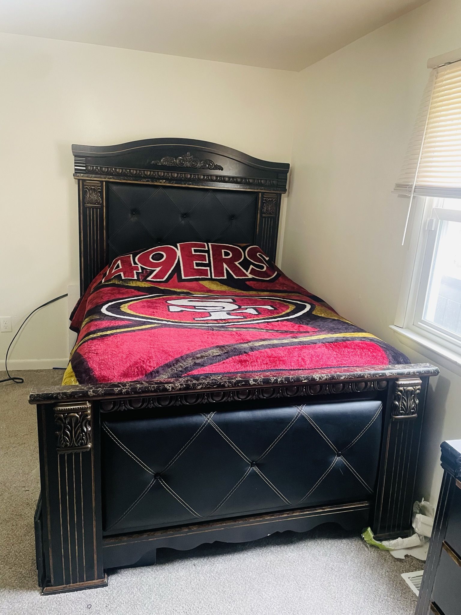 Queen size bedroom set, including mattress