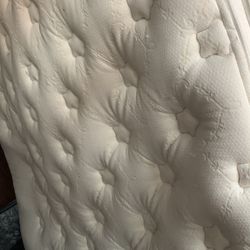 Beauty Rest Mattress King  Pillow Top Cleaned No Stains