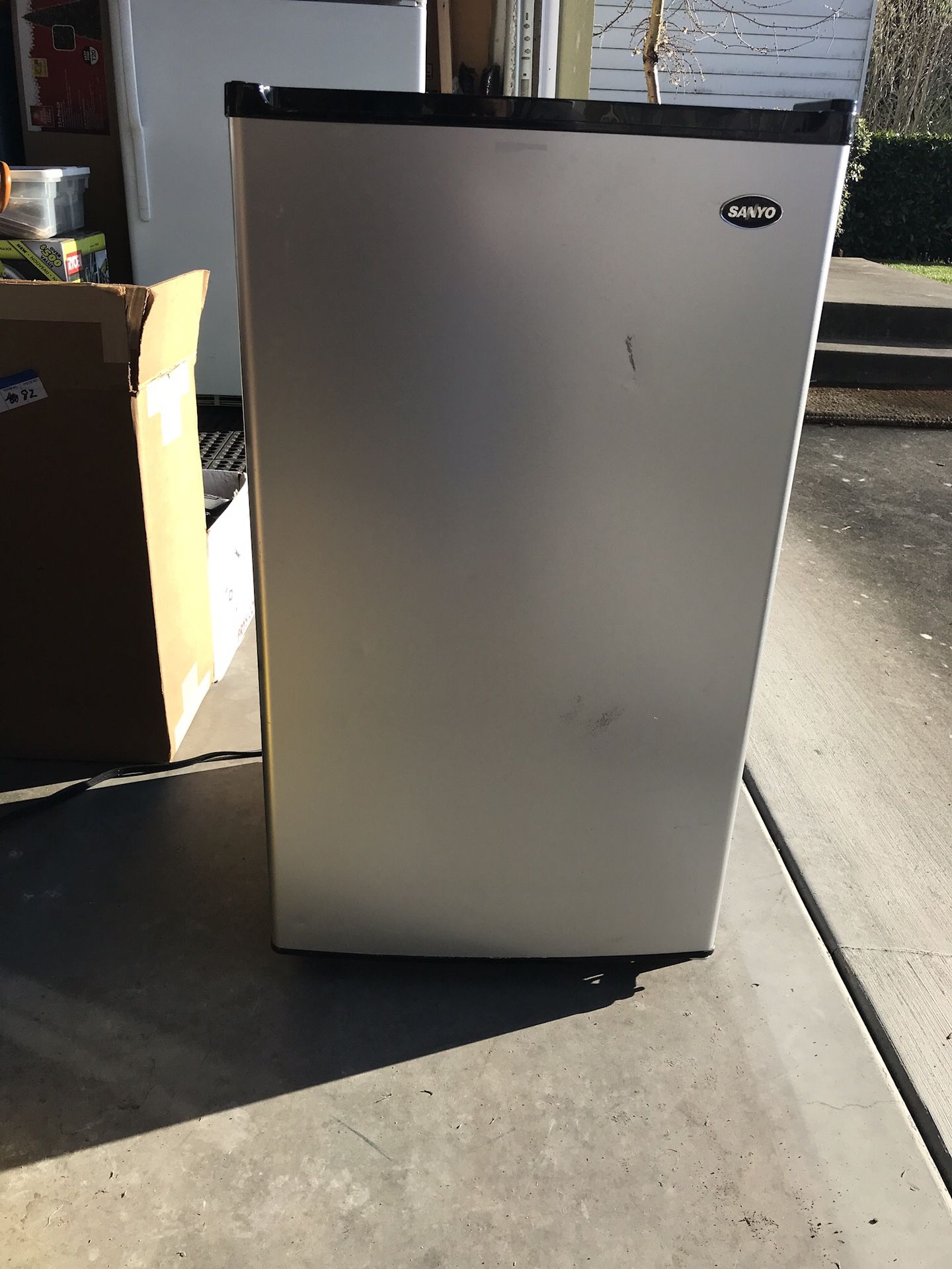 Sanyo Mini Refrigerator SR-3720M
