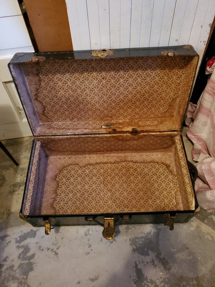 Vintage military foot locker trunk with original decal for Sale in  Snohomish, WA - OfferUp
