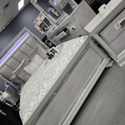 ✨️4pc Queen, King Bedrooms ✨️ Furniture Sectionals, Dining Avail