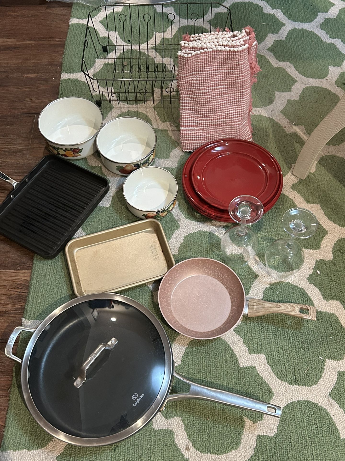 20 Pc Kitchen Lot Pans, Griddle, Bowls, Plates, Glasses, Dish Strainer Etc