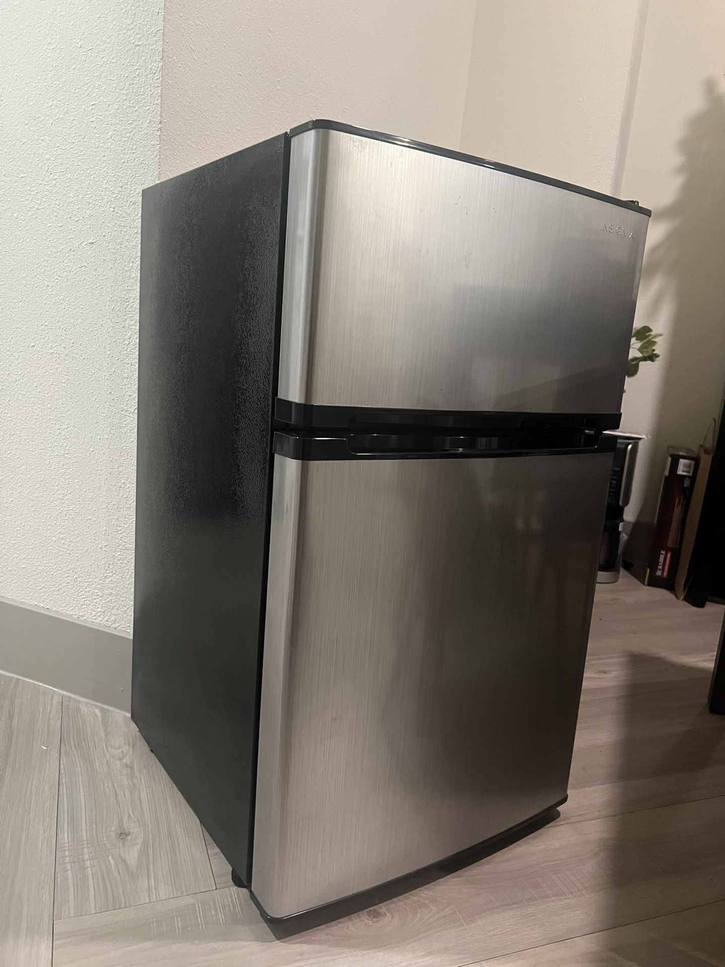 Mini Fridge With Freezer