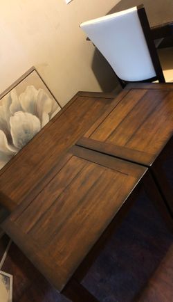 Table with two matching end table new