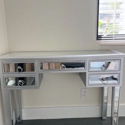 Mirrored vanity Desk