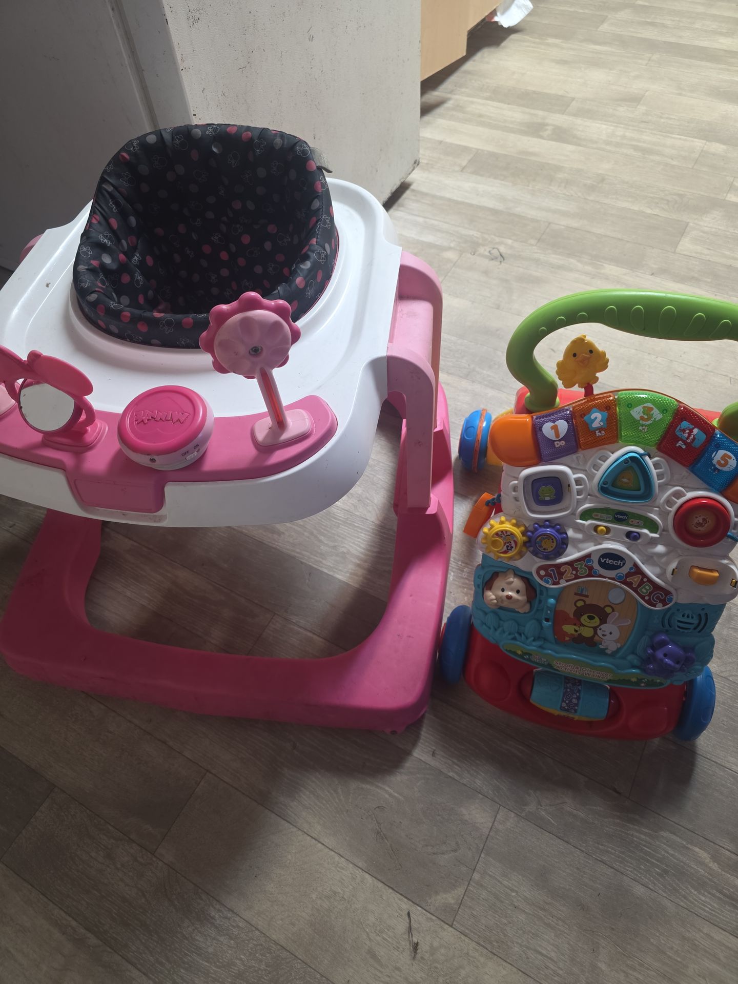 Baby minnie mouse walker