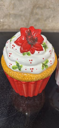 RARE David’s Cookies 7” Cupcake Cookie Jar Poinsettia Christmas Ceramic