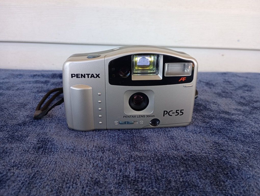 Pentax PC-55 Auto-Focus 35mm Film Point & shoot flashes, advances