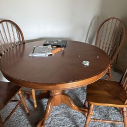 Por Motivo De mudanza Vendo Comedor De Madera, Muebles De Sala, Gabeteros Y Esoejo… Due to moving, I sell.