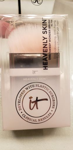 It Cosmetics brush