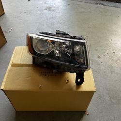 2014-2016 Jeep Grand Cherokee Front Headlights 