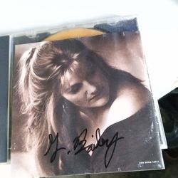 Trisha Yearwood Autographed Cd In Good Condition $100