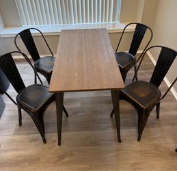 Moving Sale – Wayfair Industrial Dining Set w/ 4 Metal Chairs – Excellent Apartment Size