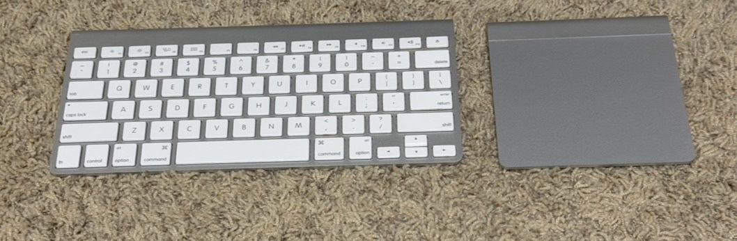 Apple Keyboard And Mouse In Excellent Condition For Sale