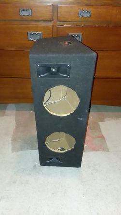 8 inch speaker box with 2 tweaters included fits in good condition only 20